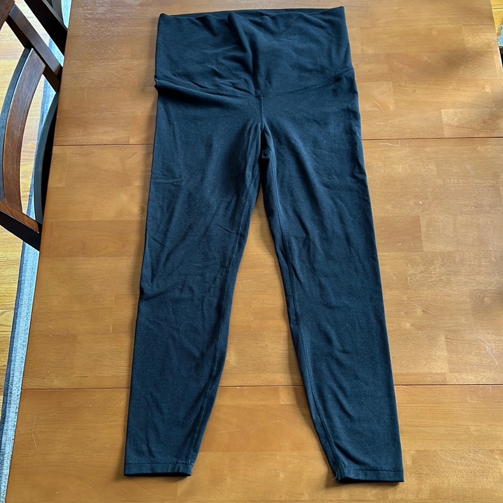 Old Navy Maternity roll over waist power chill 7/8 length legging